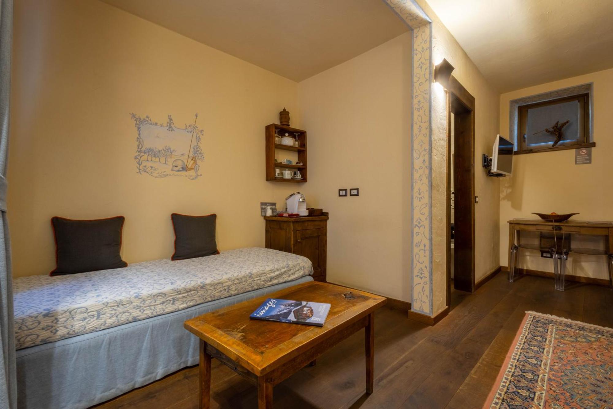 Hotel Domus Antica Aosta Exterior foto
